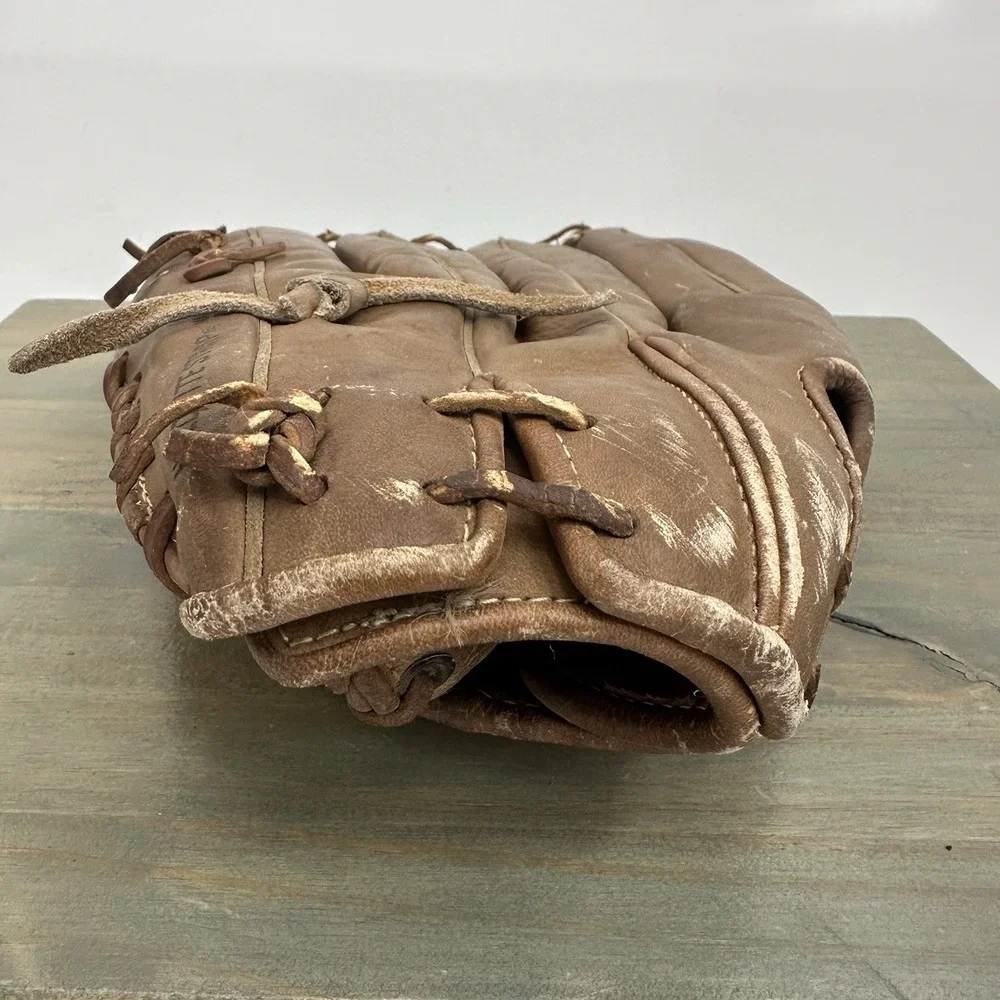 Wilson PRO STAFF Right Hand Throw Baseball Glove A2200 Centerfold JAPAN Adult Sz